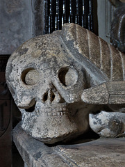 wirksworth church, derbs ; c16 tomb of anthony lowe +1555; skull under feet of effigy