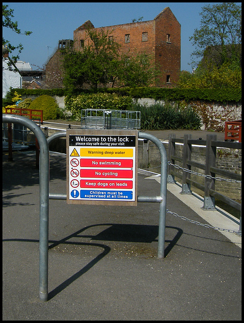 warning signs at Osney Lock