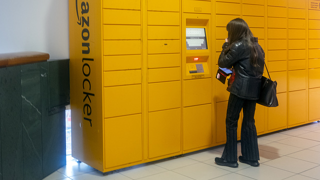 Amazon Locker