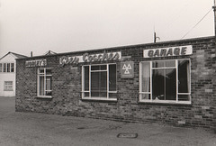 Morley's Grey offices at the West Row garage – Sep 1985 (27-14)