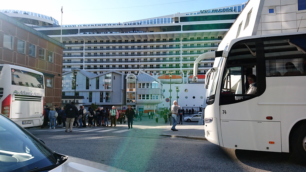 MSC Preziosa liegt in Molde, Norwegen