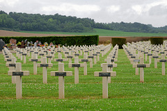 Cimetière militaire à Vic-sur-Aisne