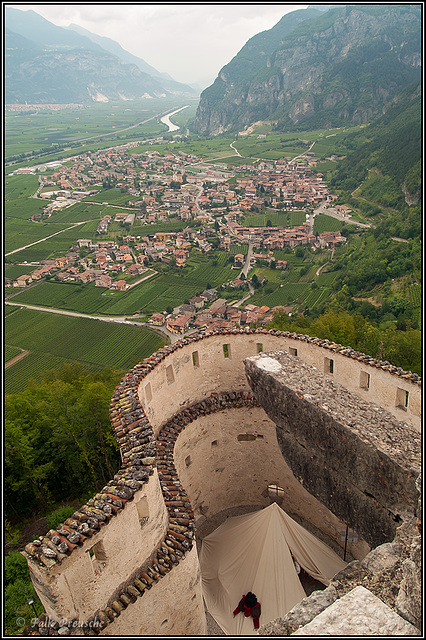 Castel Beseno mit Mauerbogen