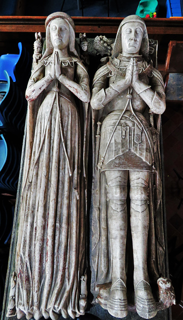 turvey church, beds  (89)c16 tomb with effigies of sir john mordaunt +1506 and wife