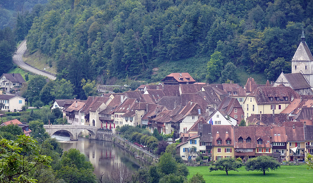 Saint-Ursanne am Fluss Doubs