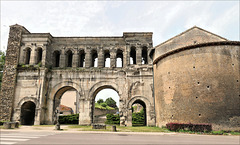 Autun (71) 17 juin 2024. La Porte Saint-André. (époque romaine, 1er siècle).