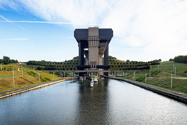 Schiffshebewerk Strépy-Thieu, Ansicht vom unteren Canal du Centre   (PiP)