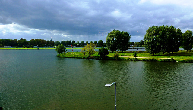 NL - Roermond - Blick auf die Maas