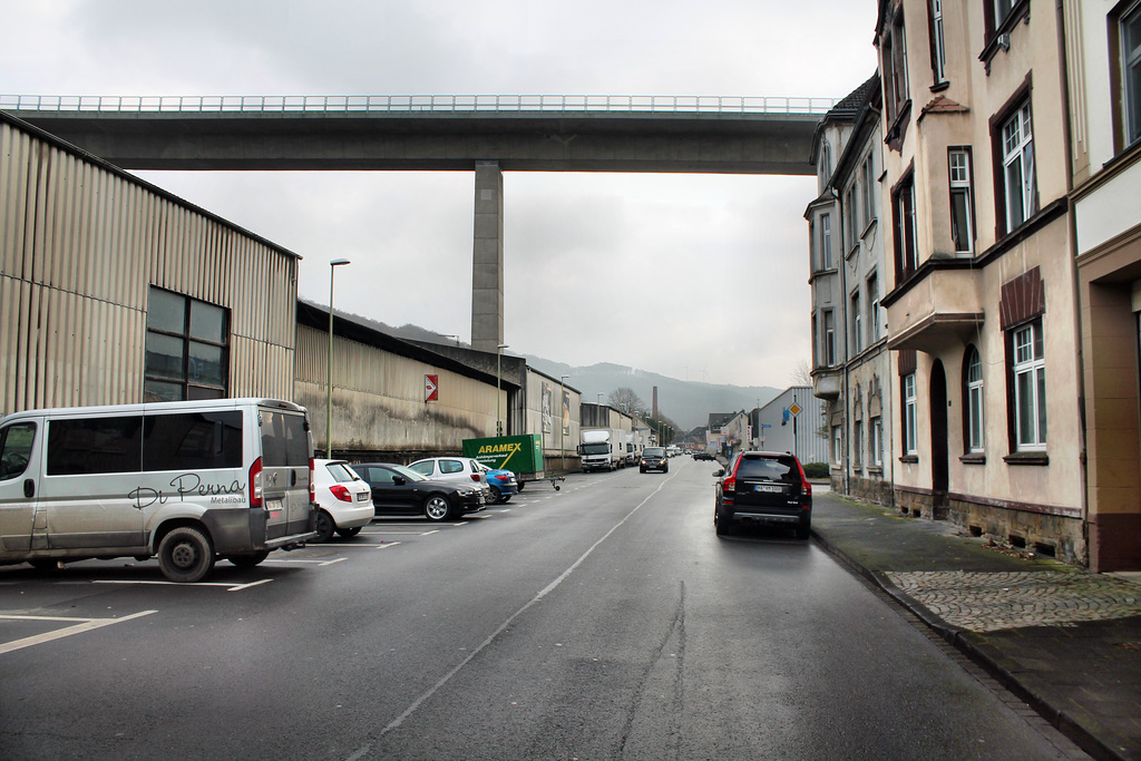 Delsterner Straße mit der Brücke am Volmeabstieg (Hagen-Delstern) / 18.12.2016