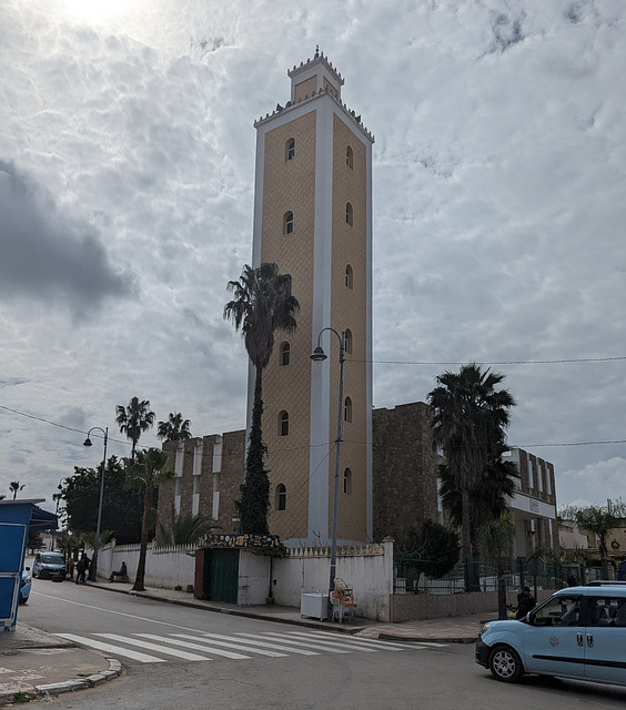 Mosquée sous les nuages marocains