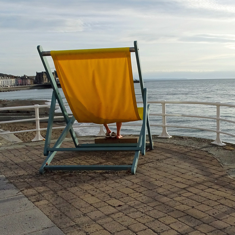 deckchair with feet