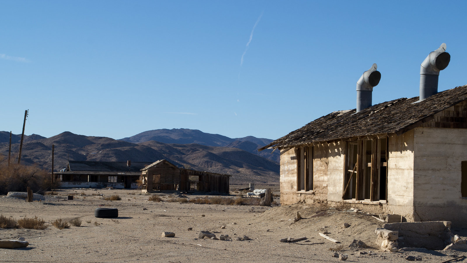 Lucerne Valley abandoned farm (0208)