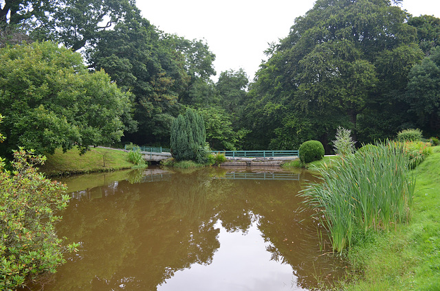 Beech Hill Country House, Large Pond with Green Bridge