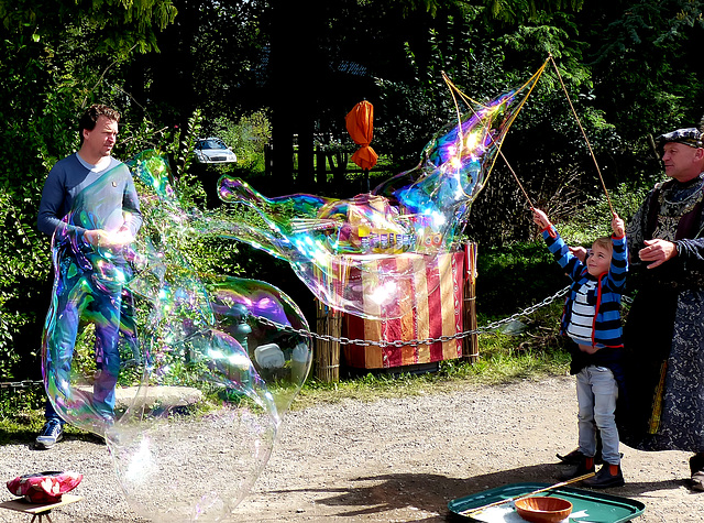 Making balloons at Satzvey castle