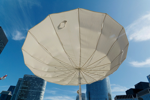 Radar camouflé en parasol inversé