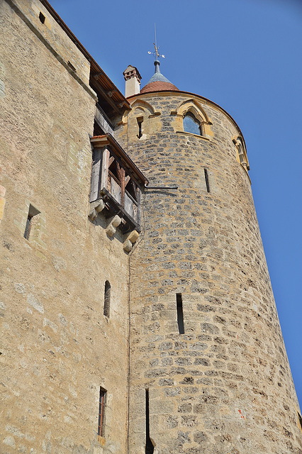 Abort am Schloss Grandson ( wenn er benutzt wurde sollte man wohl besser nicht an den unteren Mauerfenster stehen )