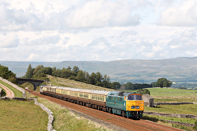 Class 52 Western D1015 WESTERN CHAMPION at Greengates with the returning Western Mountaineer railtour 1Z16 15.09 Carlisle - Birmingham New Street 2nd July 2025.