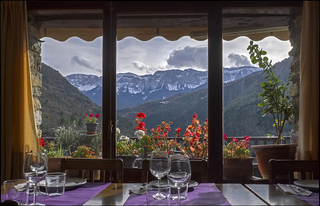 Tota la immensitat del Cadí parada a taula