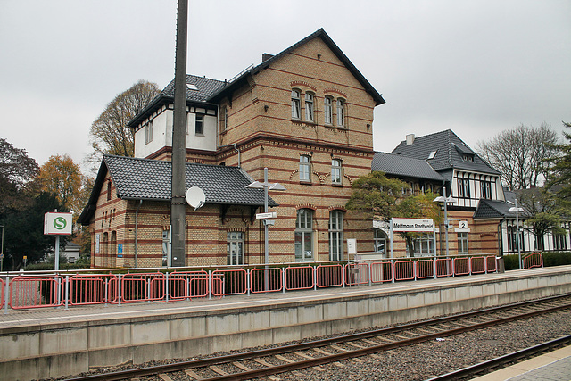 Empfangsgebäude des Bahnhofs Mettmann-Stadtwald / 1.11.2016