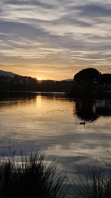 Coucher de soleil sur le lac de Saint Jean Pla de Corts