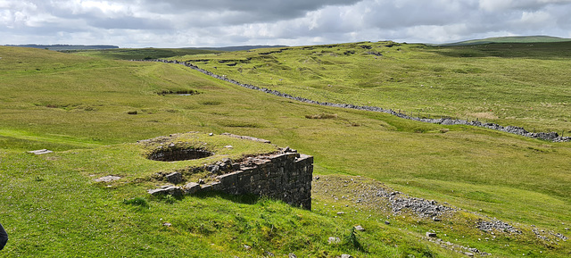 Carnau Gwynion Lime Kiln