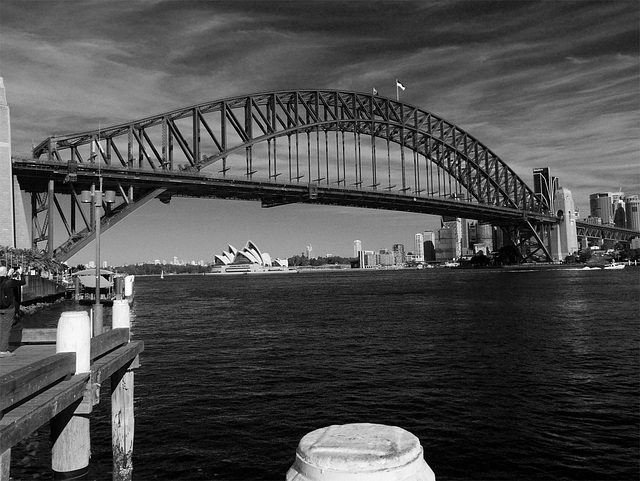 HarbourBridge and Opera house from  LunaParkt