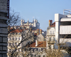 Lyon (69) 4 mars 2013. Notre-Dame-de-Fourvière depuis Perrache.
