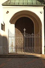 Verschlossener Eingang  - Peterskirche - München (.... es gibt auch noch offene)