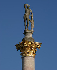 eine der 4 Säulen bei der großen Fontaine