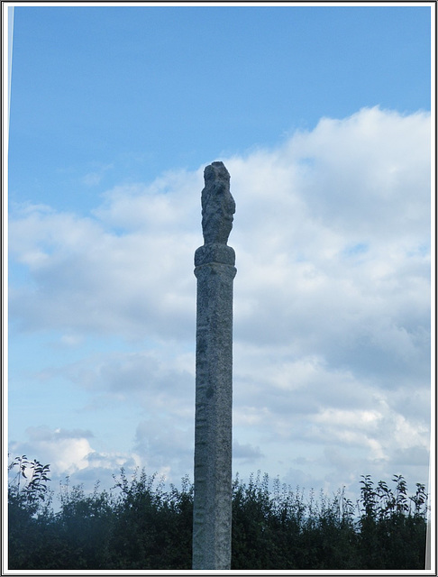 La croix des veuves à Ploubazlanec ( 22)