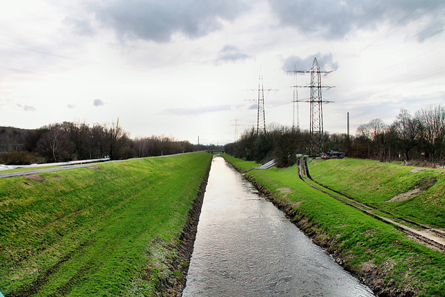 Emscher von der alten Zechenbahnbrücke aus (Essen-Karnap) / 2.03.2024