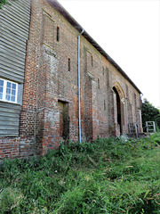 sissinghurst castle, kent   (56)mid c16 brick threshing barn