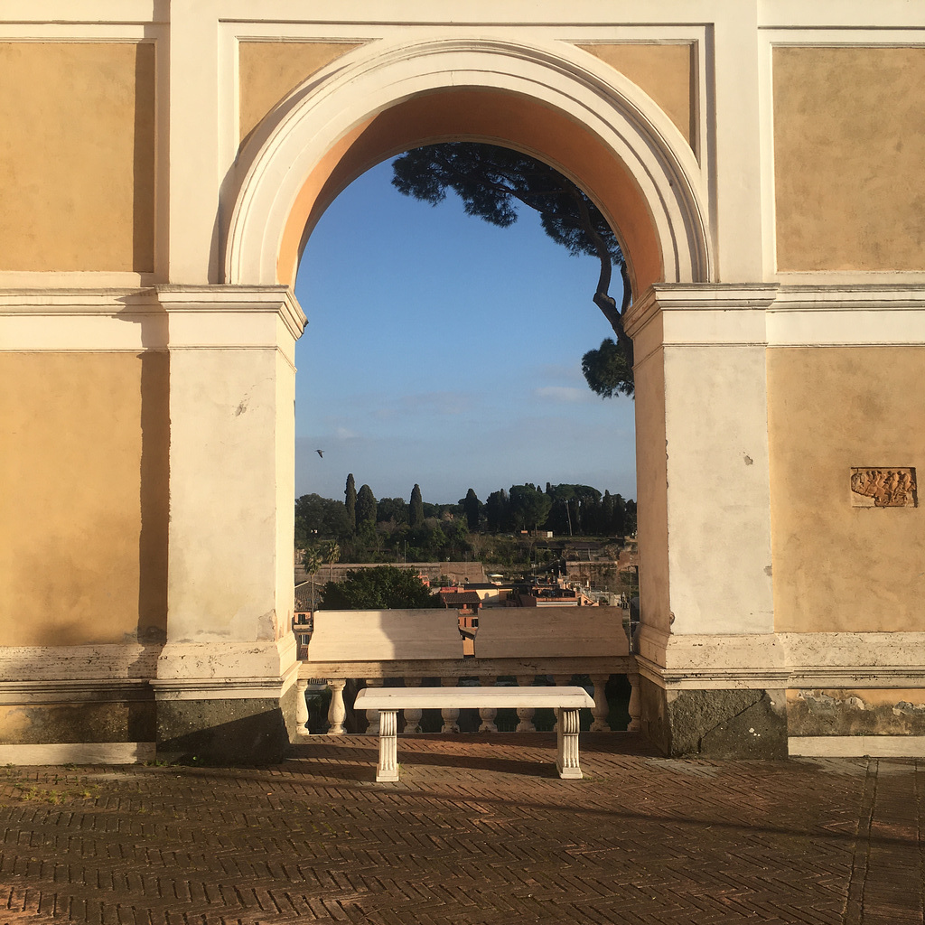 Sulla terrazza dei Musei Capitolini.