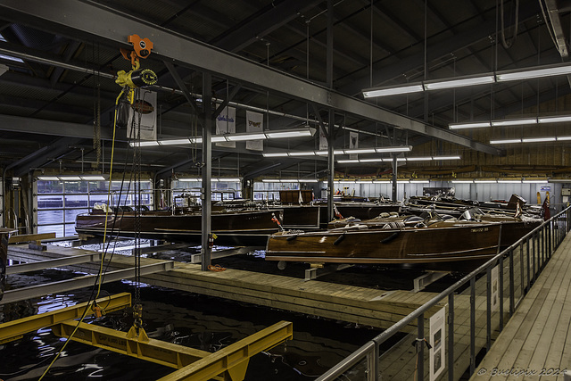 in der 'Wooden Boat Gallery' im Muskoka Discovery Centre, Gravenhurst ... P.i.P.  (© Buelipix)