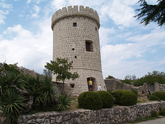 Cres, Tower