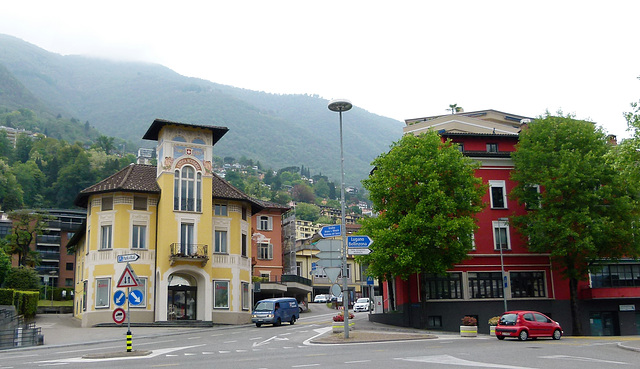 Am Bahnhof Locarno