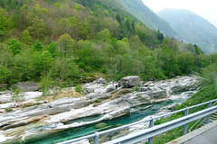 Vom Wasser geschliffene Eiszeit-Felsen