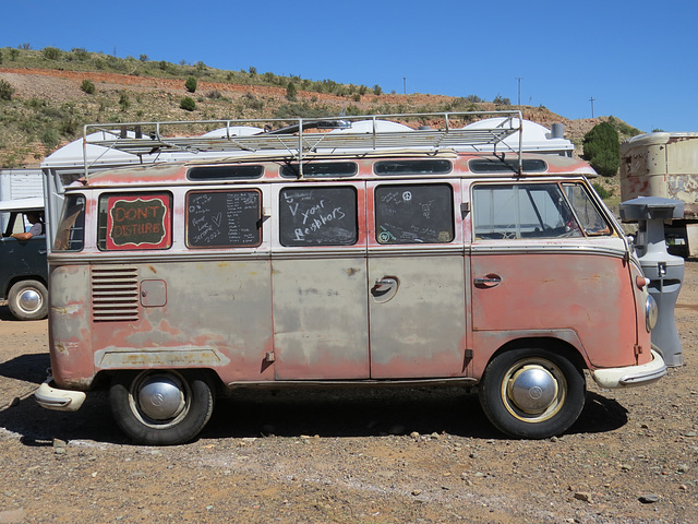 Volkswagen 23 Window Deluxe Microbus