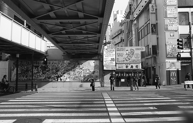 Wide zebra crossing