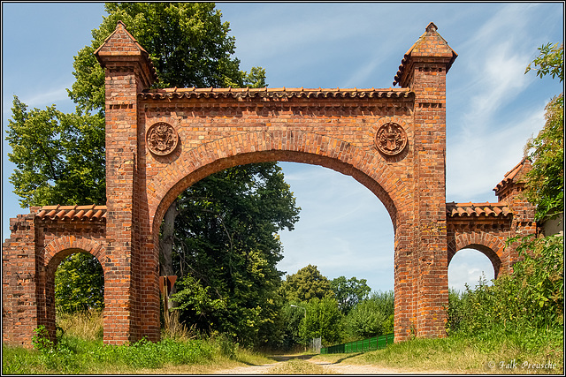 Eingang zur Schloßallee