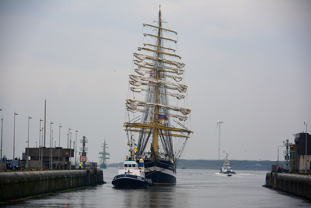 Sail 2015 – Kruzenshtern entering the lock at IJmuiden