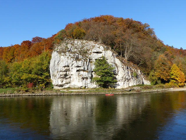 Felsen u. Wasserspiegelung