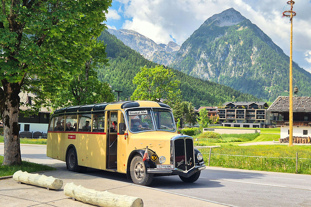 Nostalgiebus „Berna“ zur Gramai-Alm