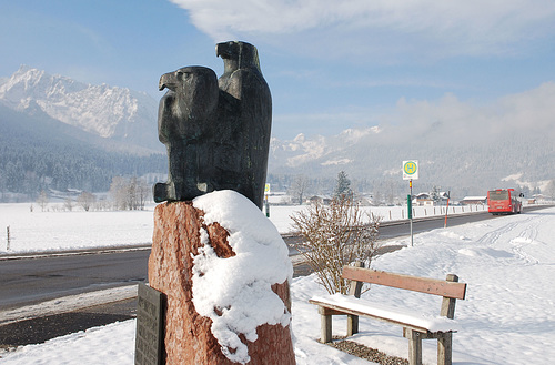 Steinadlerskulptur bei Oberschönau