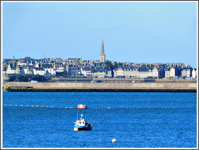 Vue depuis Cancaval vers le barrage de la Rance et Saint Servan, Saint Malo (35)