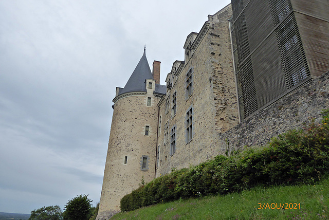 le chateau de SAINTE SUZANNE