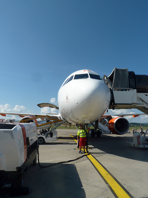 Startvorbereitungen zum Flug Basel-Hamburg