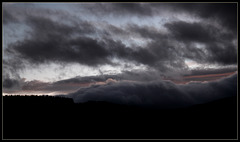 train de nuages sombres