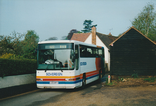 Sovereign 153 (L153 BFV) in Aston - 10 May 2001 - 464-06