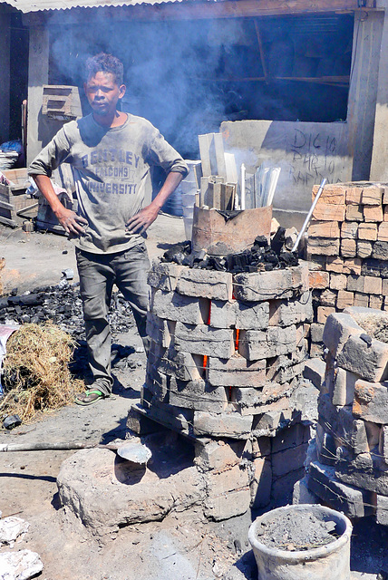 P1220938- Fabrication cocottes alu, Ambatolampy - Hautes Terres  04 novembre 2019